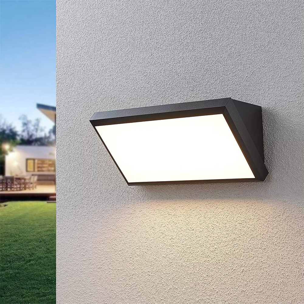 VANJSKA ZIDNA LAMPA